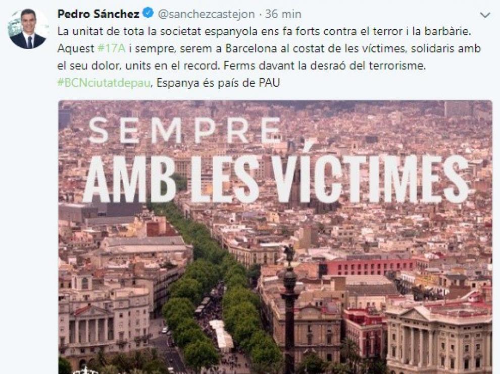 El tuit que ha publicado en castellano y catalán el Presidente del Gobierno, Pedro Sánchez.