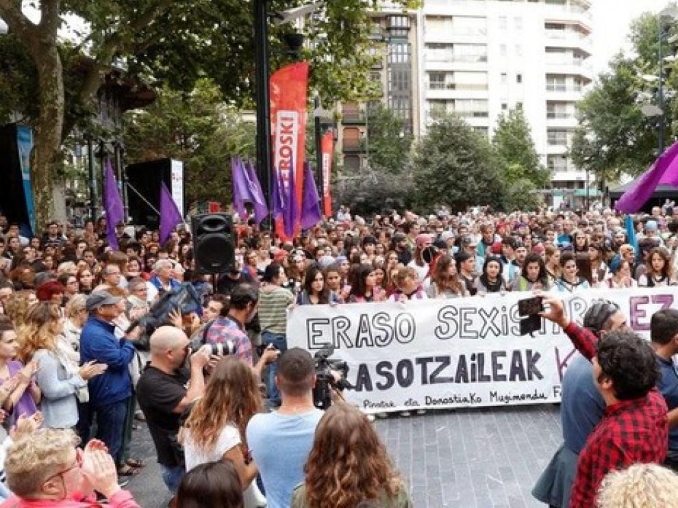 Concentración en Donostia en repulsa a las agresiones sexuales.