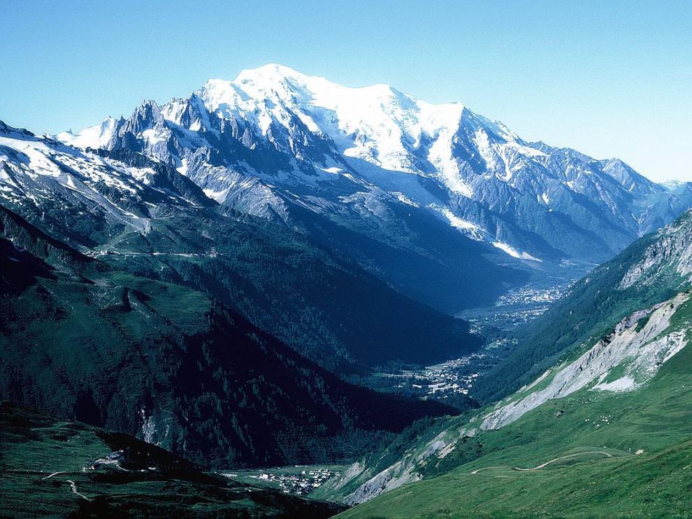 Vista del Mont Blanc con el valle de Chamonix