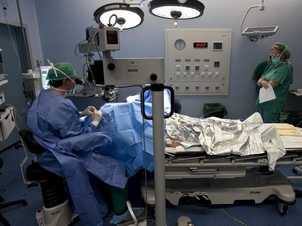 Operación de cataratas en el Hospìtal Provincial de Zaragoza