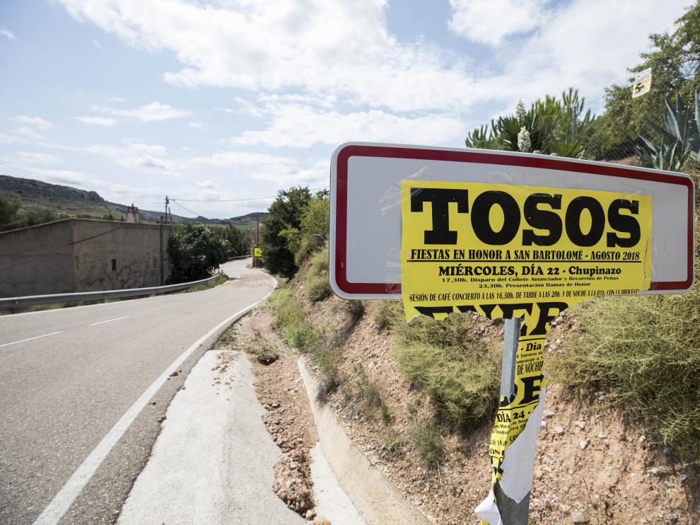 Cartel de entrada a Tosos