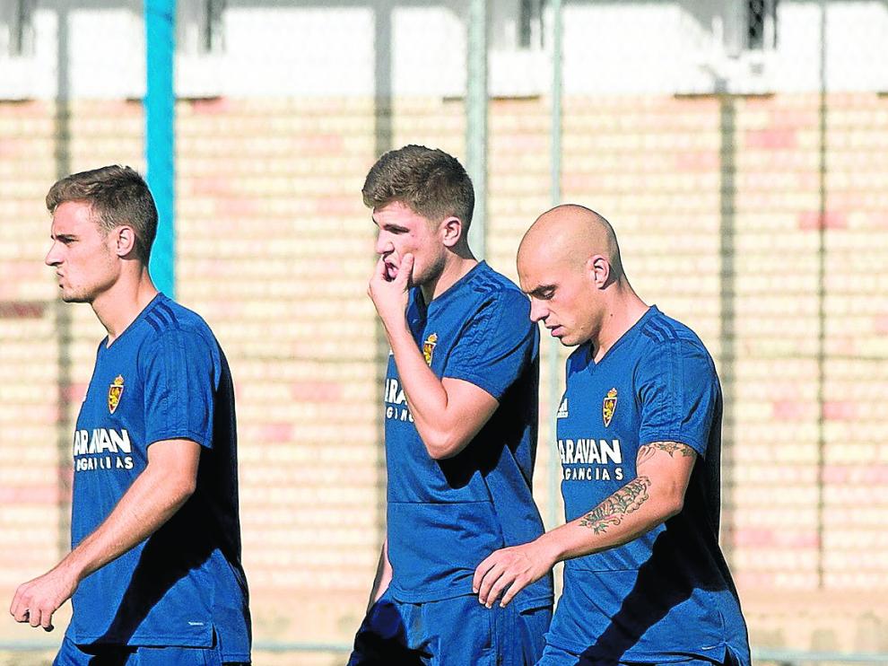 Jorge Pombo junto a Guti y Lasure, en el entrenamiento del pasado lunes.