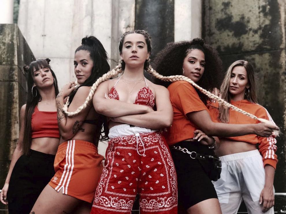Mimi lidera el grupo Lola Índigo.