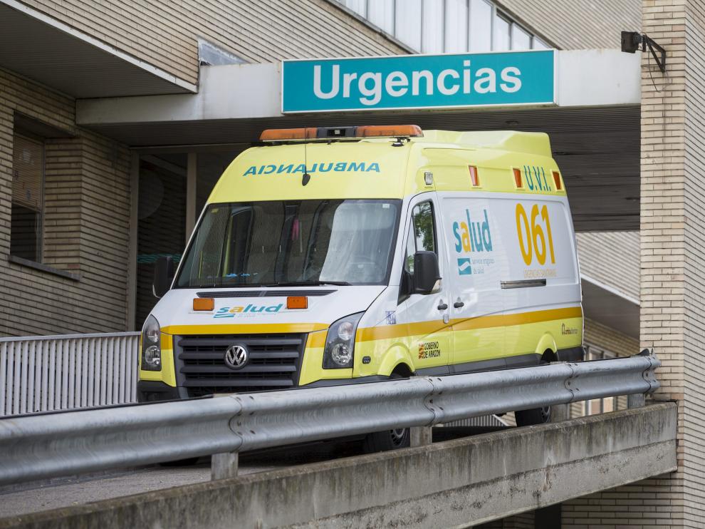 Una ambulancia en el Hospital Miguel Servet de Zaragoza.