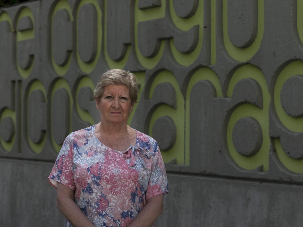 Concepción Ferre, frente a la sede del Colegio de Médicos de Zaragoza