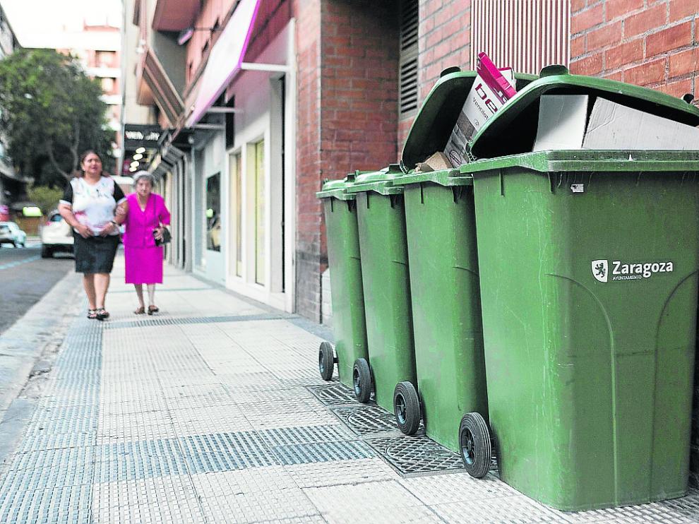 Contenedores en la calle de Doctor Cerrada.