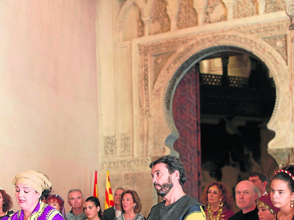 Los vecinos de Aínsa presentaron la Morisma en la Aljafería