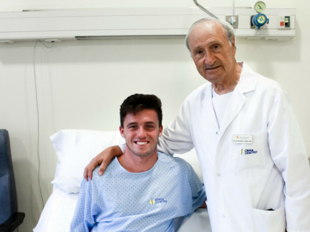 Carlos Mayo con el doctor Pedro Guillén