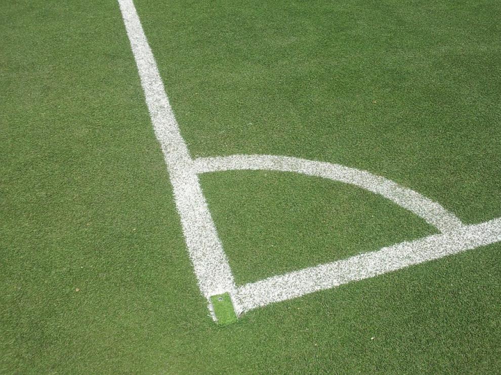 La instalación de césped artificial en los campos de fútbol y de rugby se ha llevado a cabo en ocho semanas.
