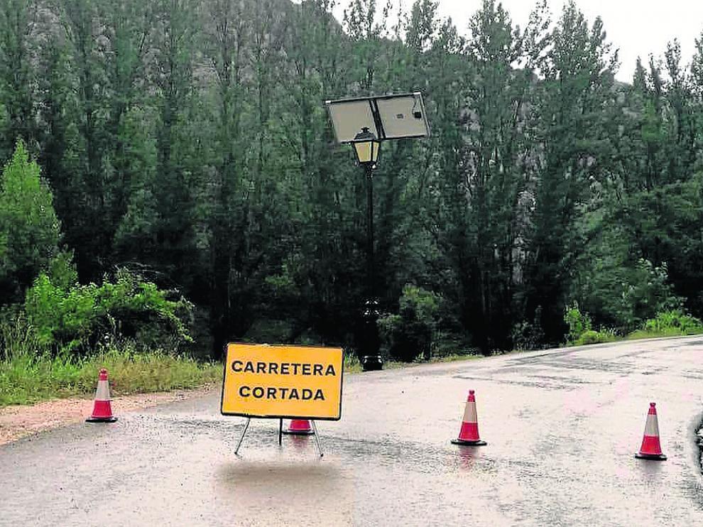 A pesar de la información sobre el corte, algunos automovilistas se saltan la prohibición.