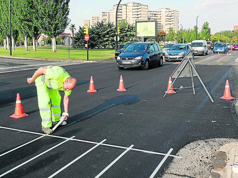 Trabajos de señalización, este miércoles en Valle de Broto.