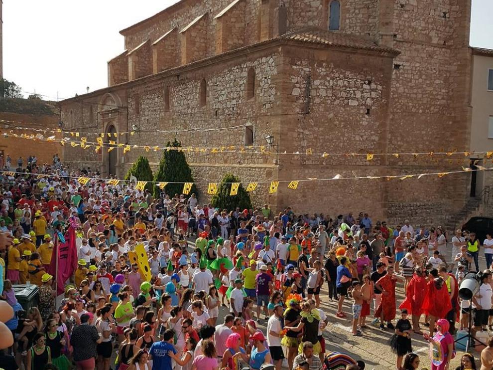 El chupinazo y pregón de inicio de fiestas, que se celebró el sábado, reunió a multitud de monrealenses en la plaza.