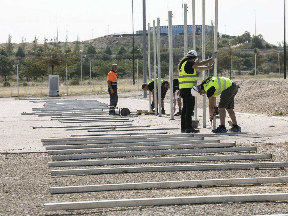 Ya han comenzado los preparativos para montar en el recinto ferial de Valdespartera.