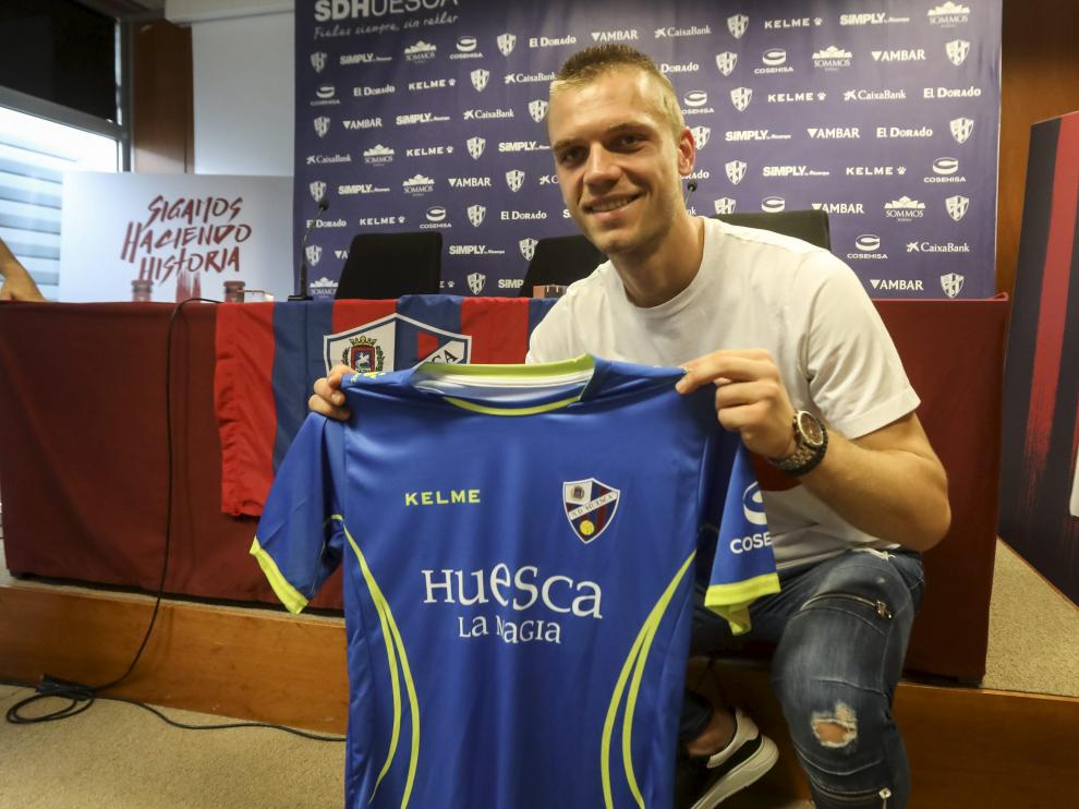 Alexsandar Jovanovic durante su presentación este jueves como nuevo portero del Huesca.