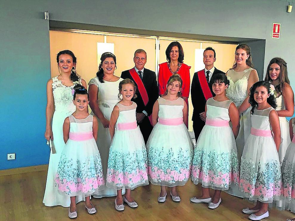 La Mantenedora, las Damas mayores e infantiles, el alcalde y el concejal de Festejos.