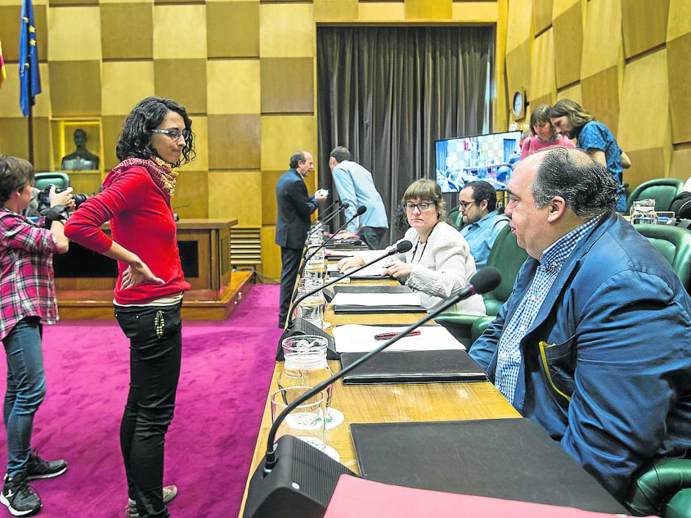La concejal de Participación, Elena Giner, frente a la bancada socialista.