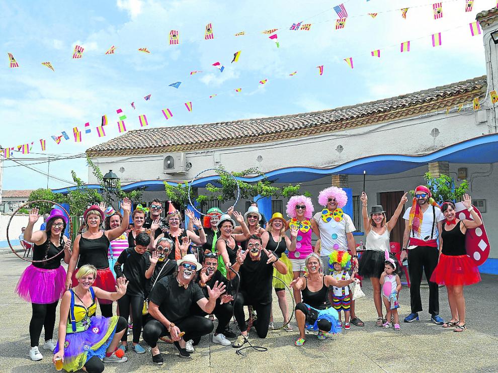 Los vecinos estaban ayer listos y preparados para montar una función de circo.