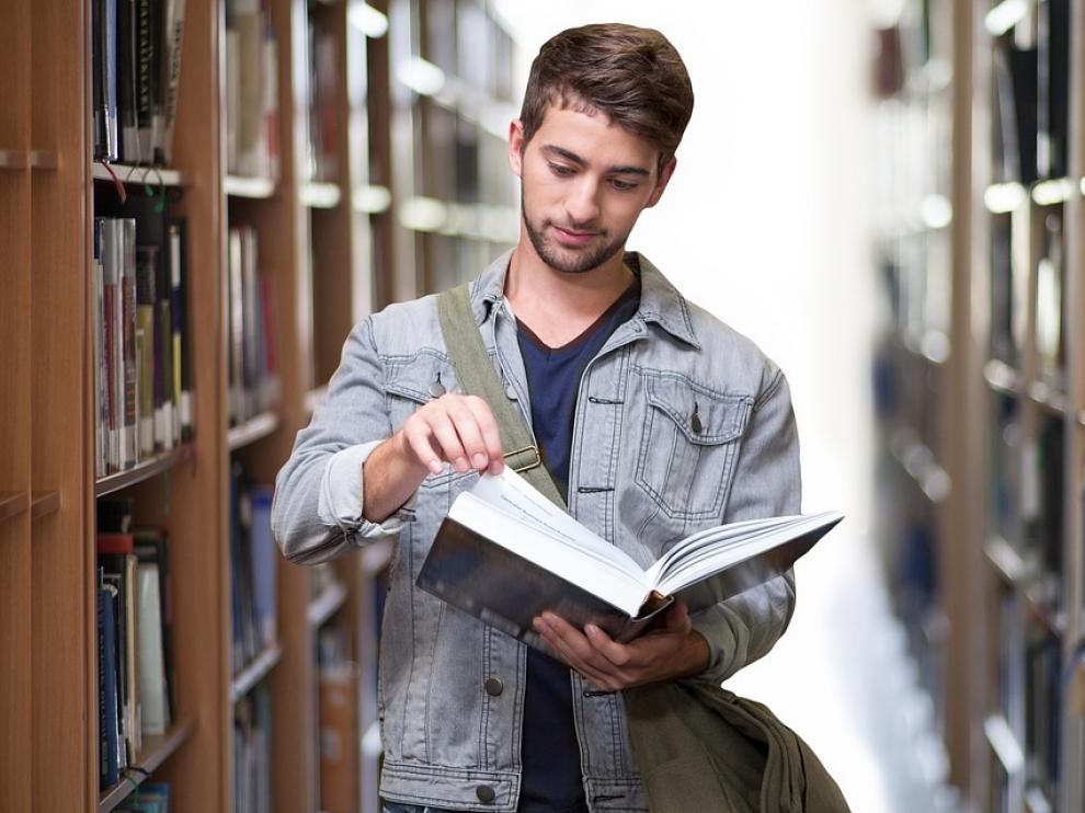 Una de las opciones por la que se decantan los estudiantes universitarios al finalizar la carrera es estudiar un máster.