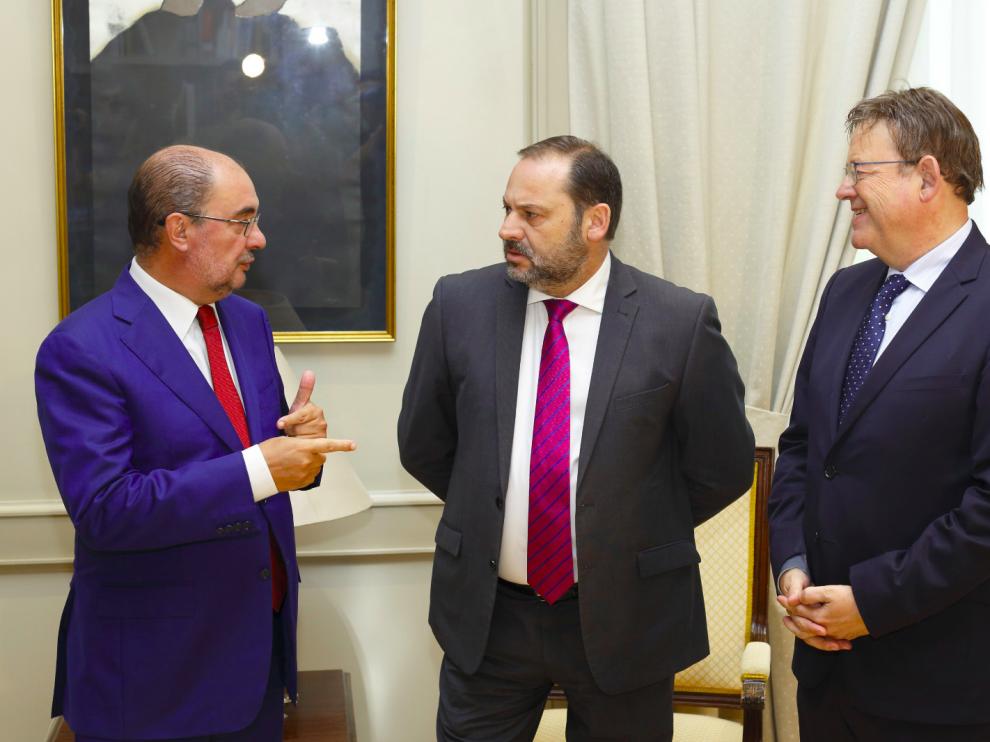 Javier Lambán, José Luis Ábalos y Ximo Puig, este miércoles, en el ministerio de Fomento