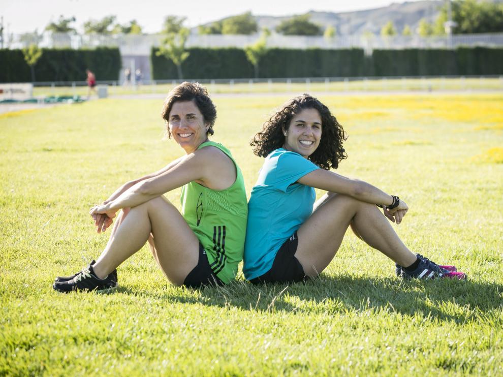 Marta Frías (izquierda) y Paola Cebollada posando en la imagen