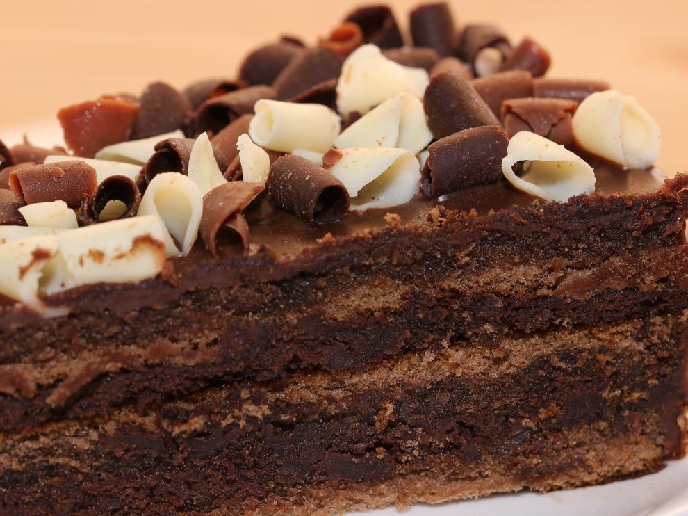 Aunque parezca que una tarta de chocolate es la mejor opción para calmar el antojo, hay opciones más sanas.