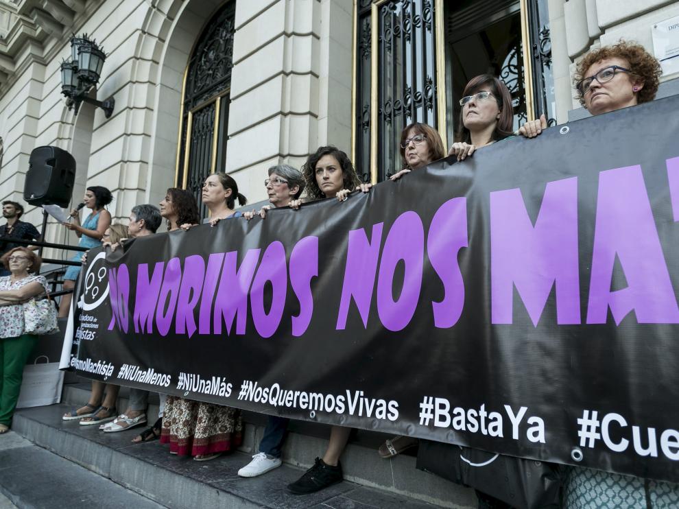 Imagen de archivo de una concentración contra la violencia de género en Zaragoza.