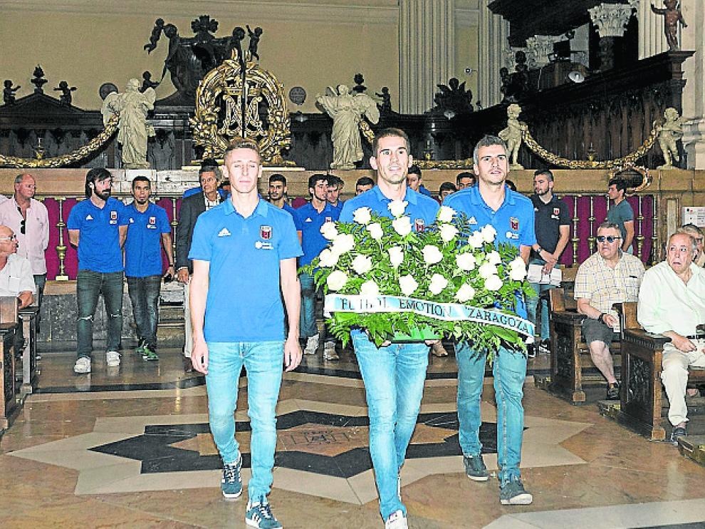 Tejel, Santamaría y Retamar, con el centro floral.
