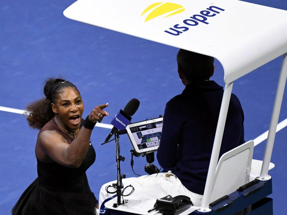 Serena Williams, increpando al juez de silla.