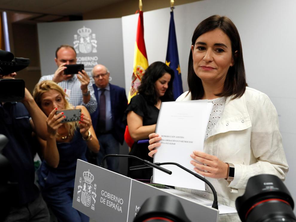 Carmen Montón, ministra de Sanidad, en la comparecencia que dio para aclarar el asunto de su máster.