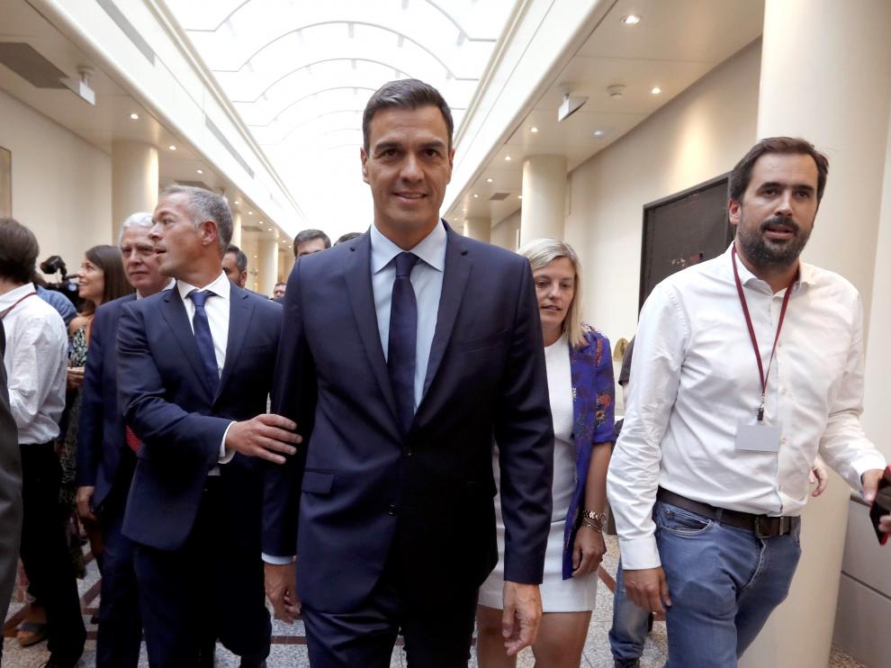 Sánchez descarta cesar a Montón y trata de aplacar las presiones para que dimita