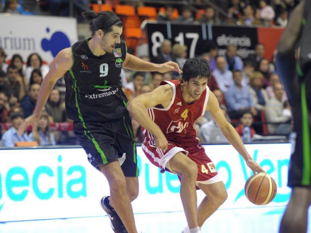 Matías Lescano en un partido de liga con el CAI