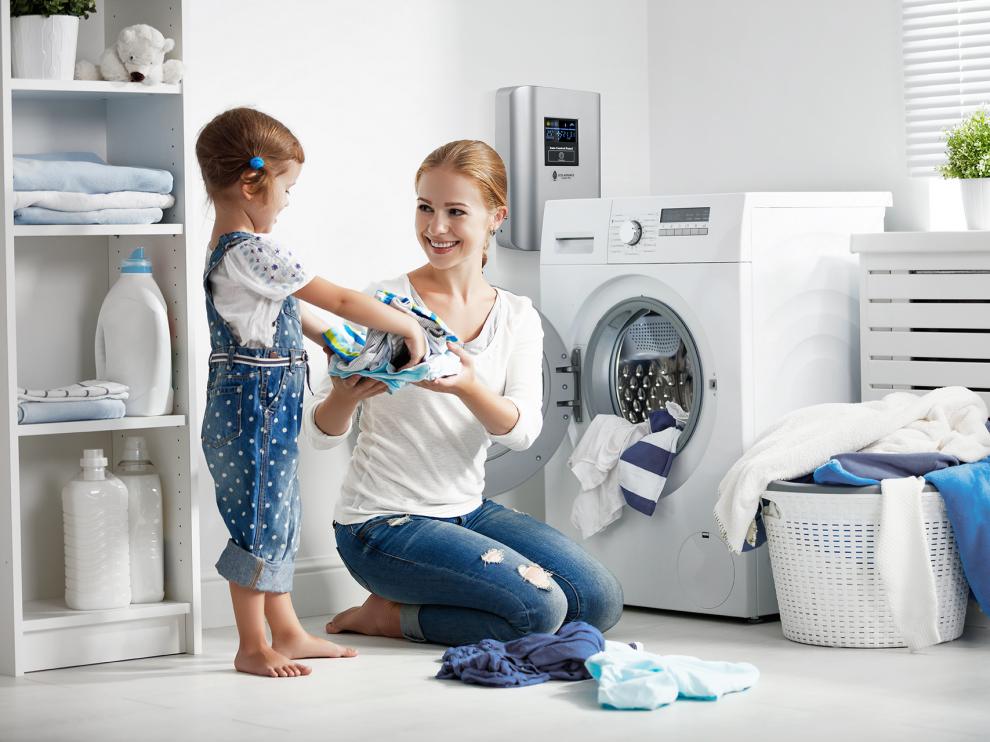 El dispositivo Eco-Advance se conecta en la toma de agua de la lavadora.