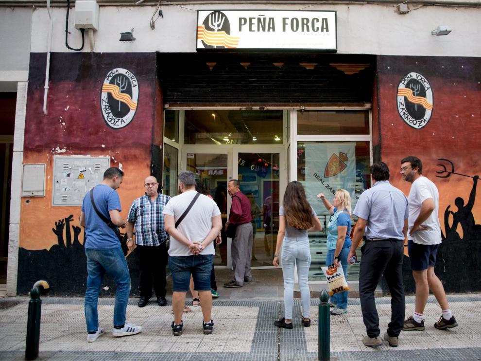 Las peñas están estos días con reuniones preparatorias del Pilar, como ayer la Forca.