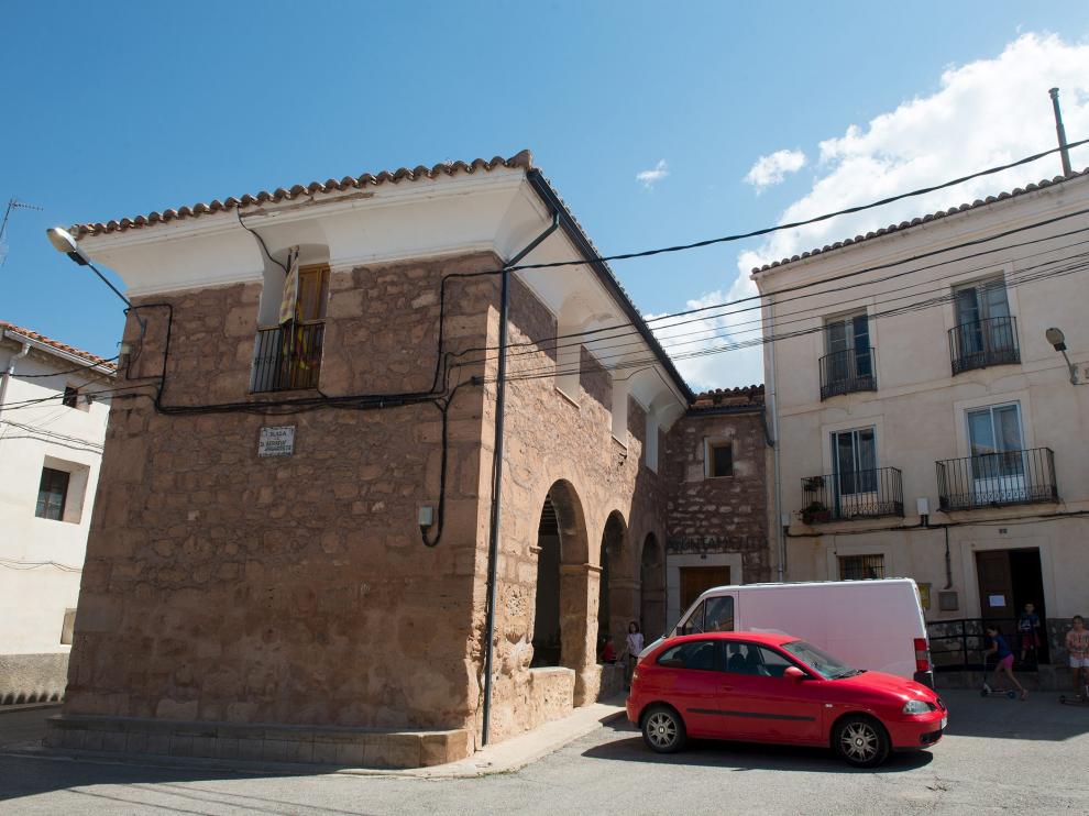 Jorge Gargallo, a las puertas de la casa de turismo rural que regenta con su esposa.