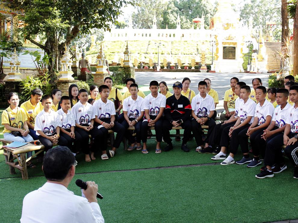 Los niños rescatados de la cueva de Tailandia han ofrecido este domingo la que será su última rueda de prensa en grupo
