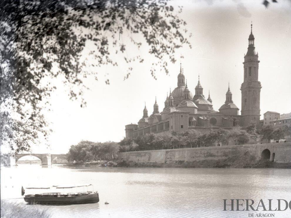 Vista de la Basílica del Pilar con una sola torre