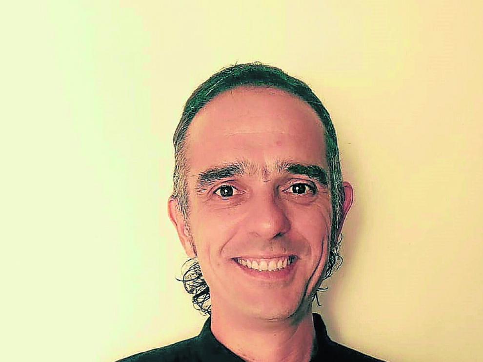 El veterinario Chusé Serrano, autor de la publicación.