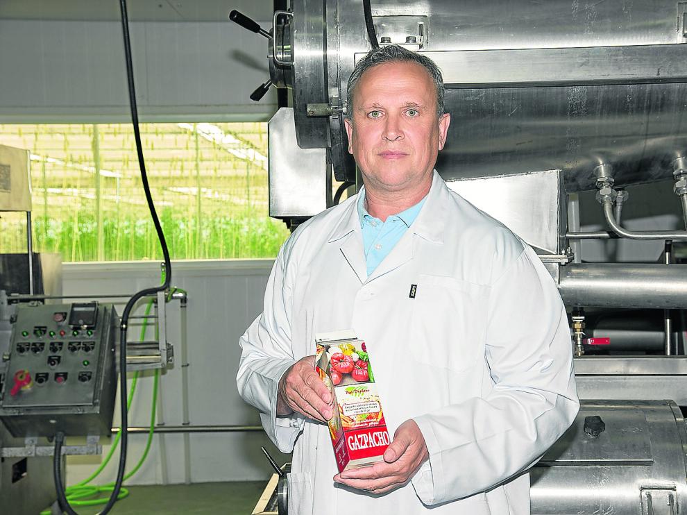 El empresario Pablo Gimeno, en las instalaciones de su empresa de transformación de tomate.