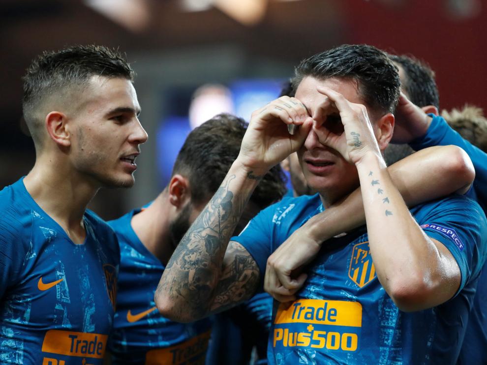 Giménez celebrando el primer gol ante el AS Mónaco.