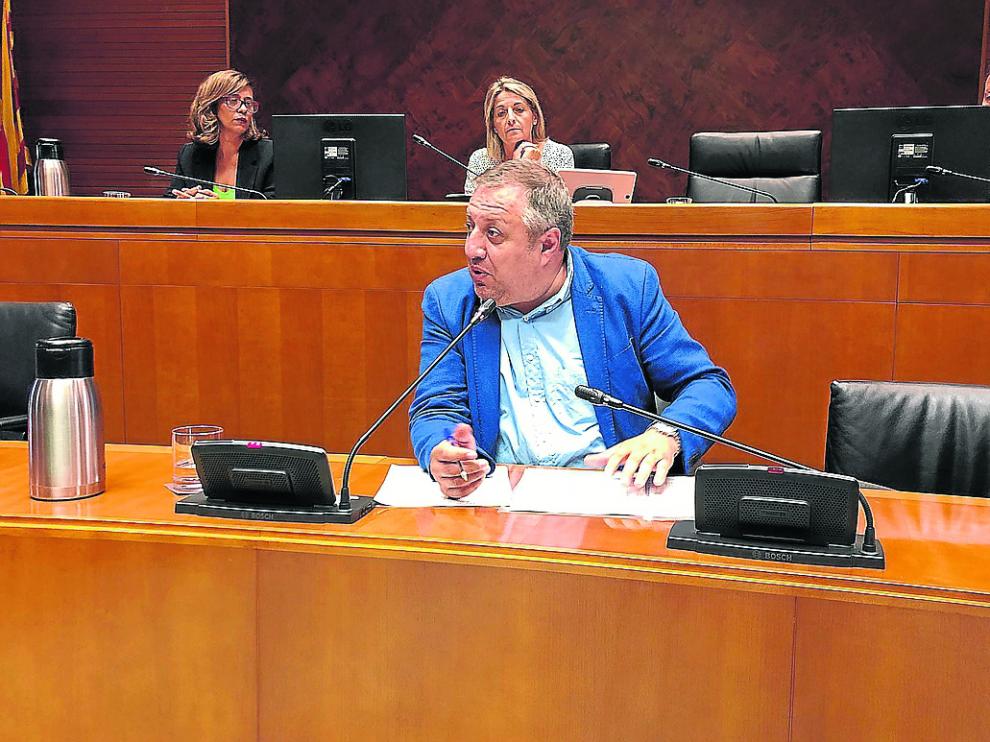 El director general de Energía y Minas, Alfonso Gómez, ayer durante su comparecencia.