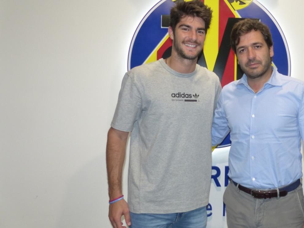Melero, junto al consejero delegado del Villarreal, Fernando Roig.