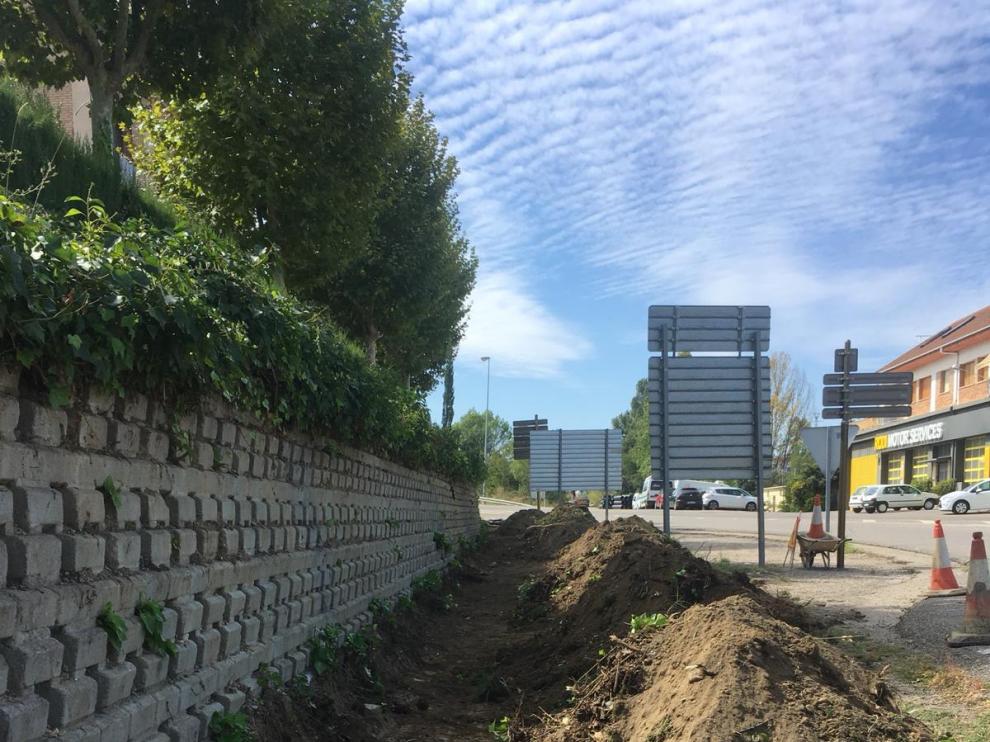 Obras en la avenida del Ejército Español de Barbastro.
