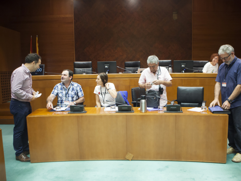Los representantes de la Asociación Guarguera Viva han comparecido hoy en las Cortes