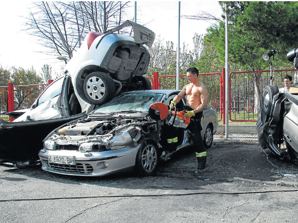 Sesión de fotos para el calendario benéfico de Bomberos de Zaragoza de 2009