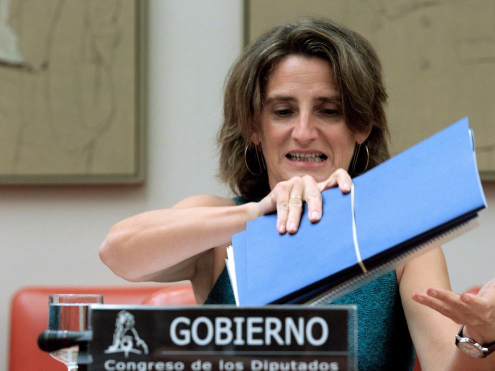 La ministra de Transición Ecológica, Teresa Ribera, durante su comparecencia en la Comisión para informar de la nueva regulación del bono social eléctrico, esta tarde en el Congreso de los Diputados.