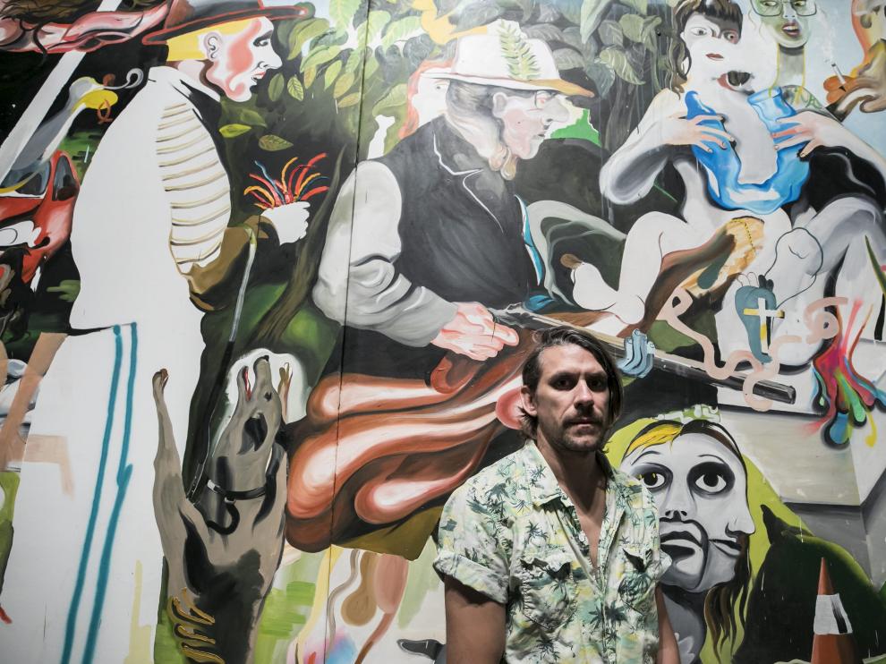 Yann Leto ante una de sus obras.