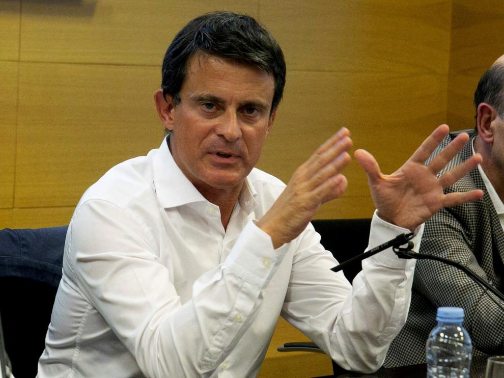 El exprimer ministro francés Manuel Valls ha elogiado hoy en Zaragoza a España como un ejemplo de transición a la democracia y por su nivel de descentralización al tiempo que ha defendido la necesidad de mantener la separación de Poderes y la actuación de los jueces en el procés catalán. Valls ha hecho estas declaraciones con motivo de su presencia en Zaragoza para participar en la presentación del libro colectivo "Anatomía del procès. Claves de la mayor crisis de la democracia española", del que es autor del prólogo.