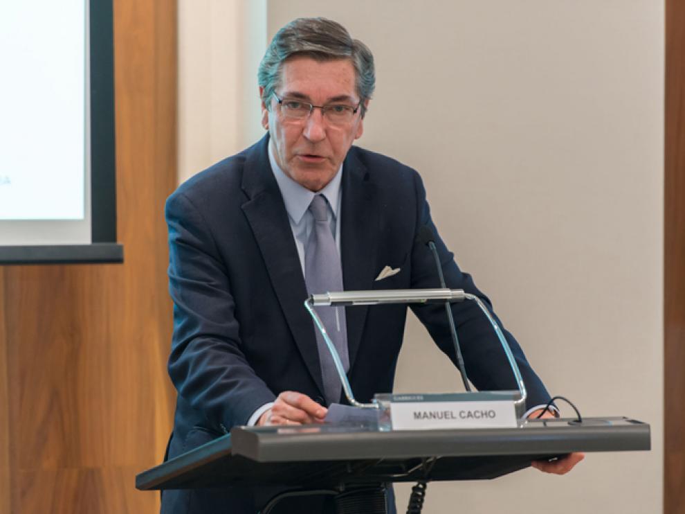 El diplomático Manuel Cacho, durante una mesa redonda.
