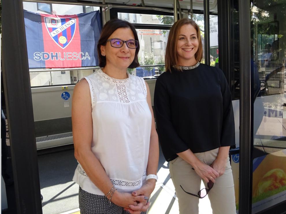 Teresa Sas, Concejala de Seguridad Ciudadana y Movilidad, y Silvia López, gerente de Operaciones de Alosa, han valorado positivamente este jueves el servicio de autobuses a El Alcoraz.