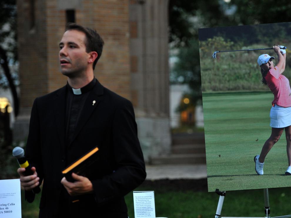 Vigilia por la golfista fallecida, Celia Barquín, en la Universidad Estatal de Iowa.